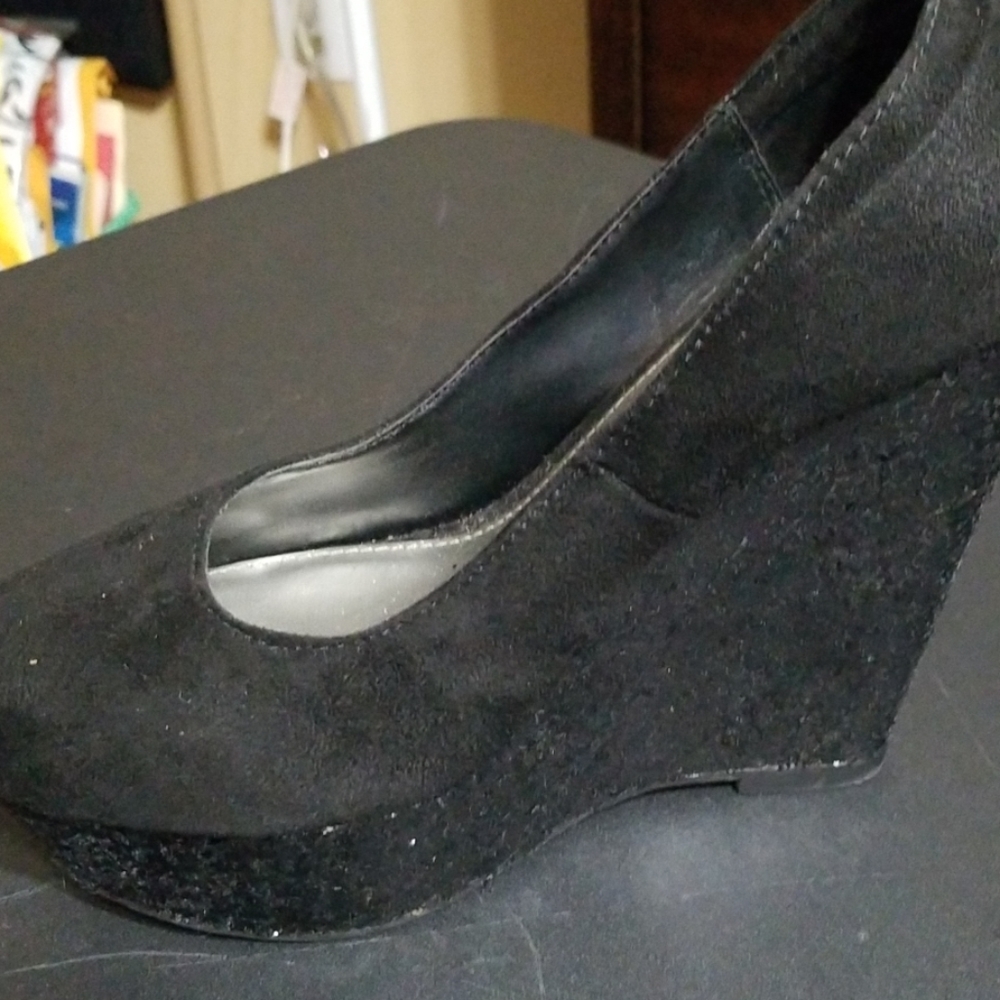 Shoes - Picture 4 of 4